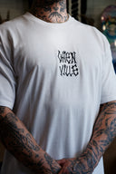 T-shirt cross - détail couture et finition vue de près