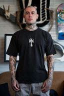 T-shirt cross 2.0 vu de détail, zoom sur l'imprimé graphique croix